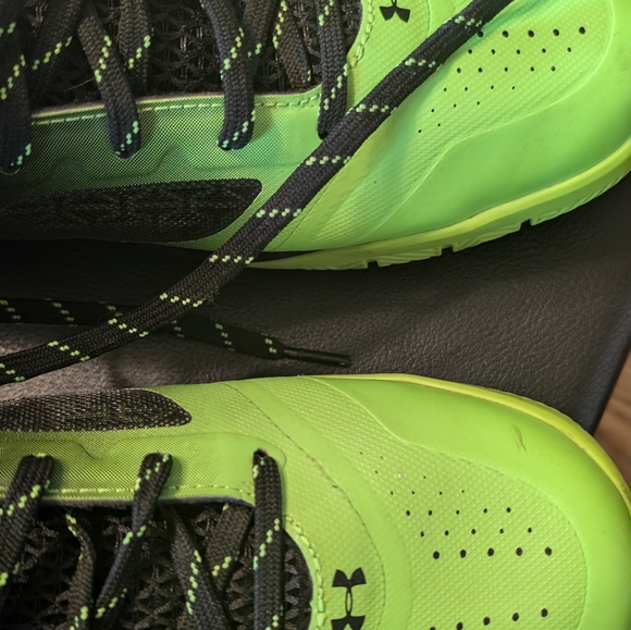 Runners.Men's size 11 ...lime green and black Under Armour - Picture 13 of 15